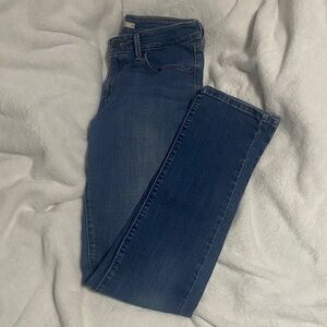 Levi’s medium wash mid rise skinny